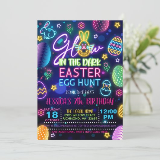 Glow in der Dunklen Ostereier Jagd Einladung (Stehend Vorderseite)
