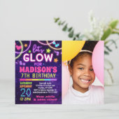 Glow Party Birthday Rainbow Foto Einladung (Stehend Vorderseite)