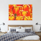GLOWING TULIPS 32x48 Leinwanddruck (Insitu (Schlafzimmer))