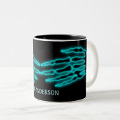 Glown Xray Skeleton Hands Beruflich Doctor Zweifarbige Tasse (VorderseiteRechts)