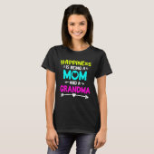 Glück bedeutet, Mutter und Oma zu sein T-Shirt (Vorne ganz)