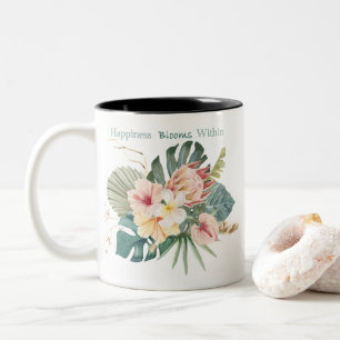 Glück blüht in der Tasse des Kaffees