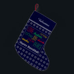 GLÜCK HANUKKAH Hebräische Liebe Joy Peace DARK BLU Kleiner Weihnachtsstrumpf<br><div class="desc">Dunkelblau GLÜCKLICHER HANUKKAH Strumpf mit silberfarbenem Stern von David Muster und LIEBE JOY PEACE geschrieben in Englisch und Hebräisch. Der Platzhalter Gruß und Name sind individuell einstellbar, sodass Sie Ihren Namen hinzufügen oder den Gruß ändern können. Das gleiche Design auf der Rückseite. Ideal, um Ihre kleinen Hanukka Geschenke zu präsentieren....</div>