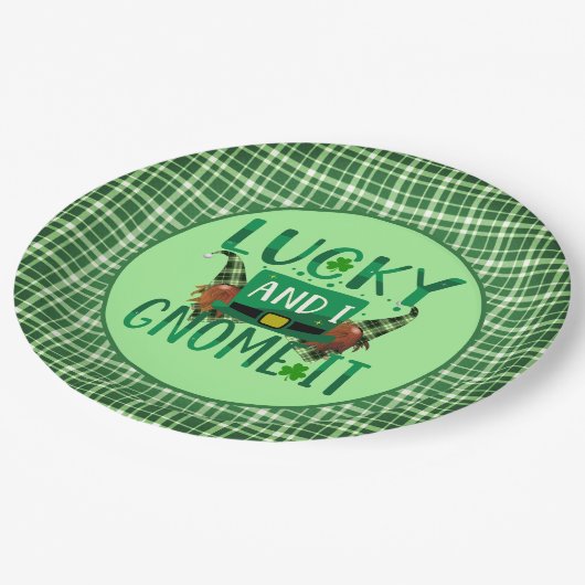 Glück & I Gnome It St Patricks Day Party Pappteller (Schrägansicht)