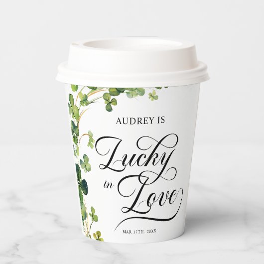 Glück in der Liebe Brautparty Grünes Kleeblatt Pappbecher (Rückseite)