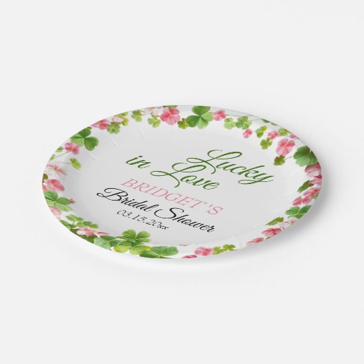 Glück in der Liebe St. Patrick's Day Brautparty Pappteller (Schrägansicht)