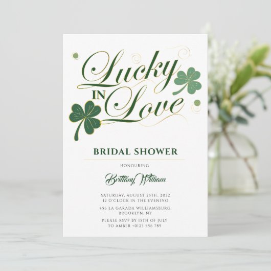 Glück in der Liebe St Patrick's Modern Brautparty Einladung (Stehend Vorderseite)