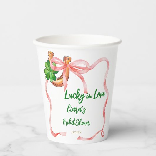 Glück in Liebe Kleeblatt Bänder Brautparty Pappbecher (Vorderseite)