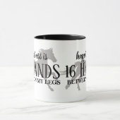 Glück ist 16 HÄNDE zwischen meinen Legs Akzent Pil Tasse (Zentrum)