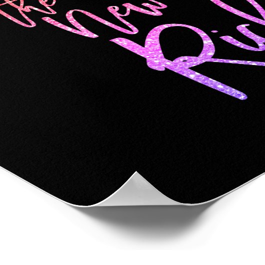 Glück ist das neue reiche Zitat rosa/pfirsichfarbe Poster (Ecke)