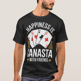 Glück ist das Spielen des Canasta-Kartenspiels mit T-Shirt