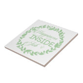 Glück ist ein grüner Kranz im Inneren eines Arbeit Fliese (Seite)