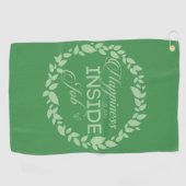 Glück ist ein grüner Kranz im Inneren eines Arbeit Golfhandtuch (Horizontal)