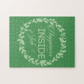 Glück ist ein grüner Kranz im Inneren eines Arbeit Puzzle (Horizontal)