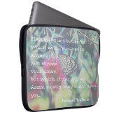 Glück ist ein Schmetterling - Inspirierender Spruc Laptopschutzhülle (Vorne Rechts)