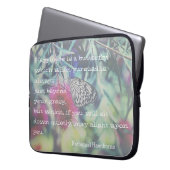 Glück ist ein Schmetterling - Inspirierender Spruc Laptopschutzhülle (Vorderseite Links)