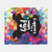 Glück ist ein warmer Mops auf bunten Pyramiden Fleecedecke (Vorderseite (Horizontal))