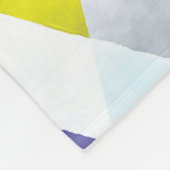 Glück ist ein warmer Mops auf bunten Pyramiden Fleecedecke (Ecke)