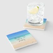 Glück kommt in Waves Beach Quote Stone Untersetzer (Seitenansicht)