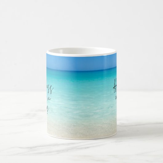 Glück kommt in Waves Beach Zitat Kaffeetasse (Mittel)