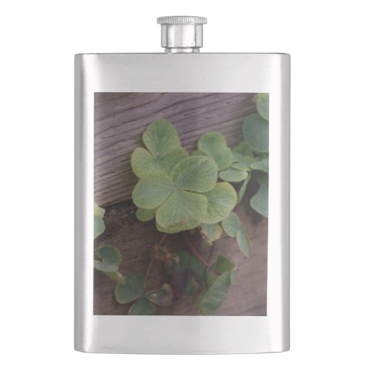 Glück oder Entschlossenheit? St. Patricks Day Sham Flachmann (Vorderseite)