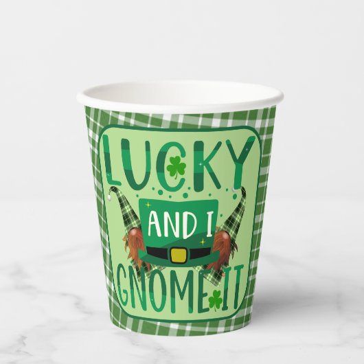Glück und ich machen es St. Patricks Day Party Pappbecher (Vorderseite)