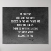 Glück zen Zitat Lao Tzu weiß auf Holzkohle grau Poster (Vorne)