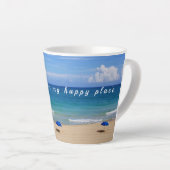 Glücklich am Strand / Meer und Sand Latte Tasse (Rechte Ecke)