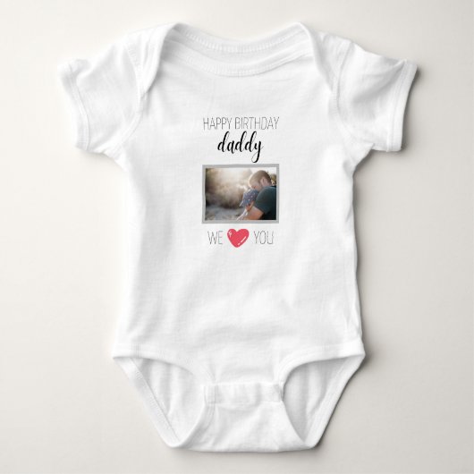 GLÜCKLICH BIRTHDAY DADDY BABY BODYSUIT PERSONALISI BABY STRAMPLER (Vorderseite)