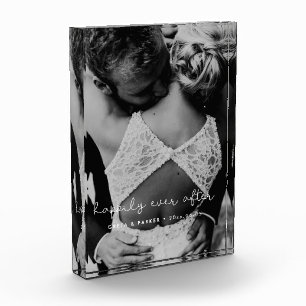 Glücklich immer nach niedlicher, skurriler Hochzei Fotoblock