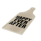 GLÜCKLICH JE NACH DEM Hochzeitsgeschenk Paddle Cut Schneidebrett (Ecke)