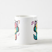Glücklich lächelnde Fotzenkatze mit Kopfhörer. Kaffeetasse (Mittel)