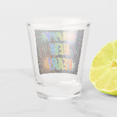 "GLÜCKLICH NEUES JAHR!" Regenbogentext, Fireworks- Schnapsglas (Rückseite)