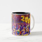 GLÜCKLICH NEUJAHRE 2025 ZWEIFARBIGE TASSE (VorderseiteRechts)