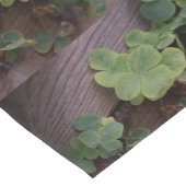 Glücklich oder bestimmt? St. Patricks Day-Kleeblät Kurzer Tischläufer (Ecke)