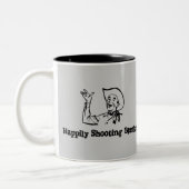 Glücklich schießende freie Räume Zweifarbige Tasse (Links)