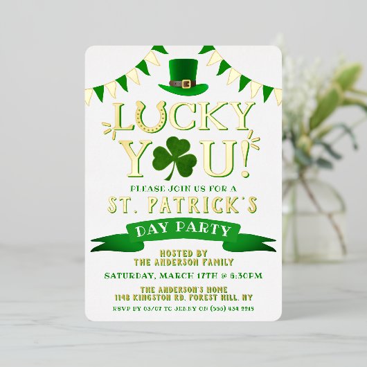 Glücklich! St. Patrick's Day Party Real Folieneinladung (Stehend vorne)