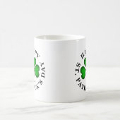 GLÜCKLICH ST. PATRICK'S DAY Text mit grünem Kleebl Kaffeetasse (Mittel)