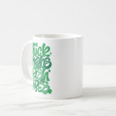 Glücklich "Thick Thighs Irish Vibes" St. Patrick's Kaffeetasse (Vorderseite Links)