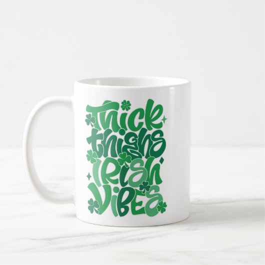 Glücklich "Thick Thighs Irish Vibes" St. Patrick's Kaffeetasse (Links)