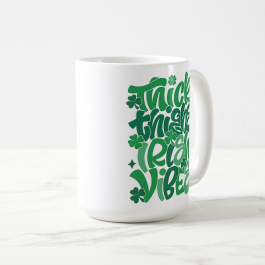 Glücklich "Thick Thighs Irish Vibes" St. Patrick's Kaffeetasse (VorderseiteRechts)