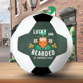 Glücklich und bärtige St. Patrick's Day Leprechaun Fußball