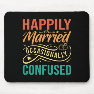 Glücklich verheiratet - Gelegentlich verwirrt Mousepad