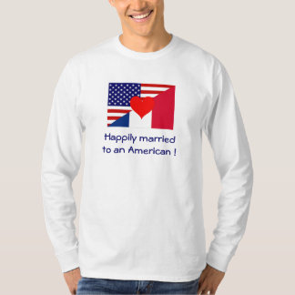 Glücklich verheiratet zu einem Amerikaner T-Shirt