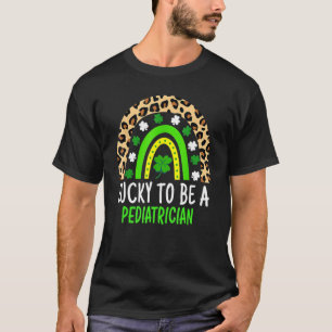 Glücklich zu sein Kinderarzt Rainbow St Patricks D T-Shirt