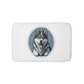 glückliche Alaskan Malamute Puppy Badematte (Vorderseite)