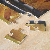 Glückliche buddhistische Mönche auf einem Puzzle (Seite)