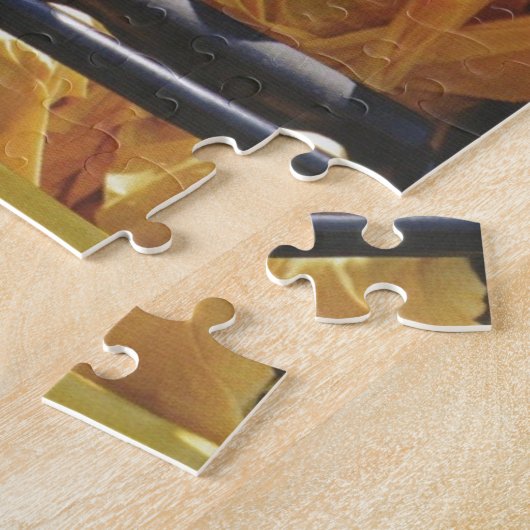 Glückliche buddhistische Mönche auf einem Puzzle (Seite)