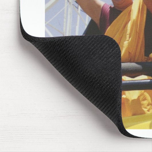 Glückliche buddhistische Mönche auf einem Roller-U Mousepad (Ecke)