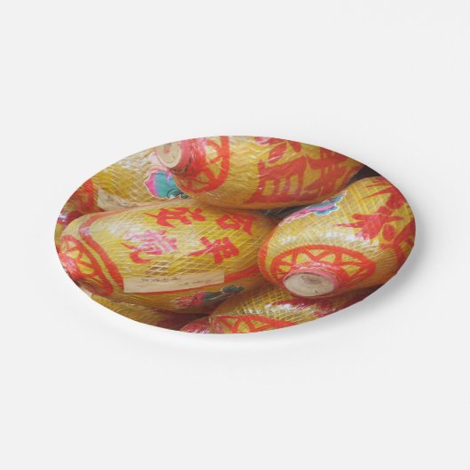 Glückliche chinesische Papierlaternen Pappteller (Schrägansicht)